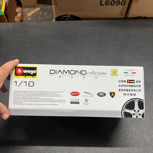 burago 1:18 lamborghini urus yellow diecast diamond collezione - Picture 4 of 4